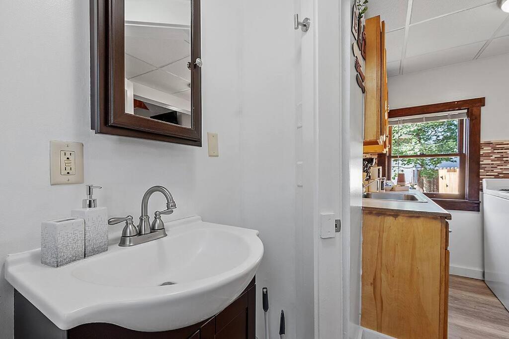 New!! Lovely Unit W/ Private Hot Tub And Patio! Лакония Екстериор снимка