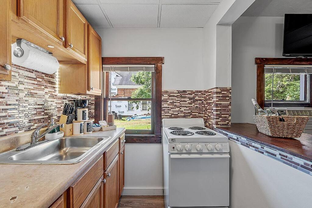 New!! Lovely Unit W/ Private Hot Tub And Patio! Лакония Екстериор снимка