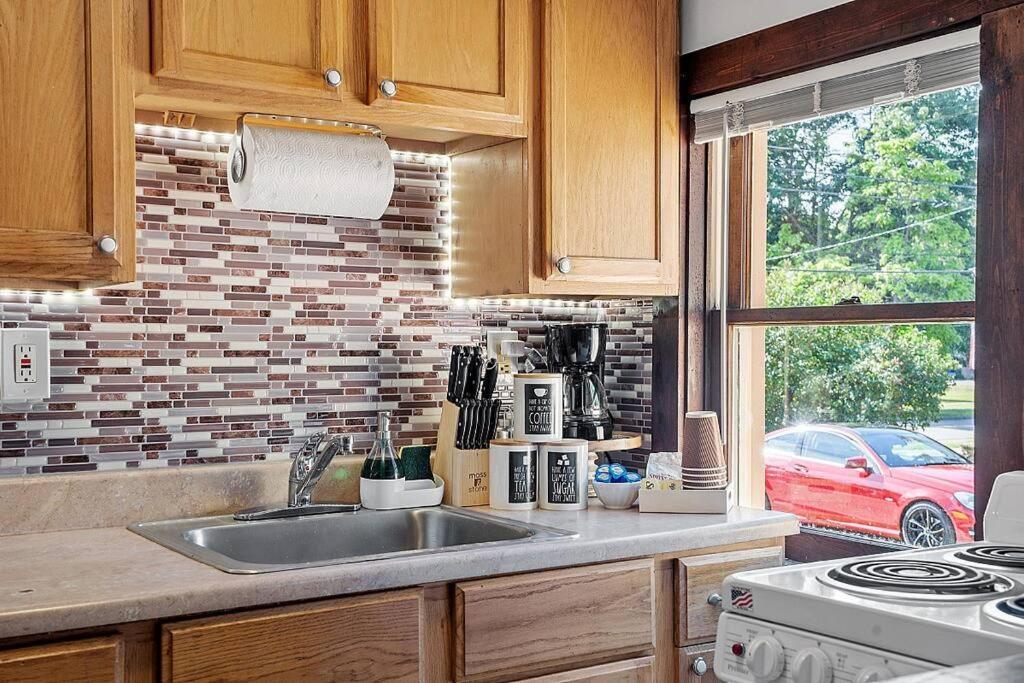 New!! Lovely Unit W/ Private Hot Tub And Patio! Лакония Екстериор снимка