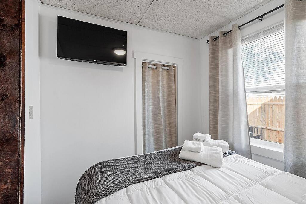 New!! Lovely Unit W/ Private Hot Tub And Patio! Лакония Екстериор снимка